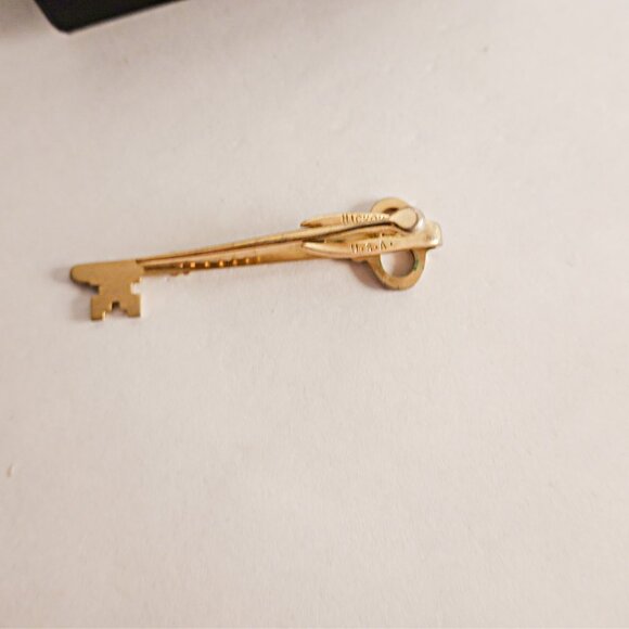Hickok Vintage Gold Tone Skeleton Key Style Tie Bar Clip - Picture 2 of 2